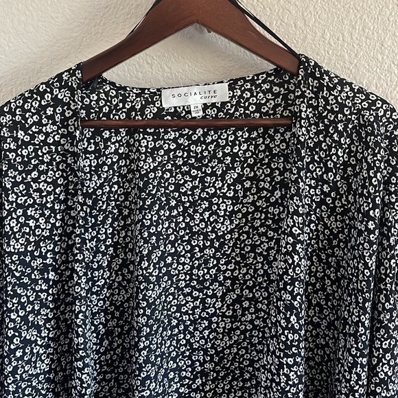3/4 length sleeve wrap black and white socialite curve size 2X floral - Picture 2 of 2